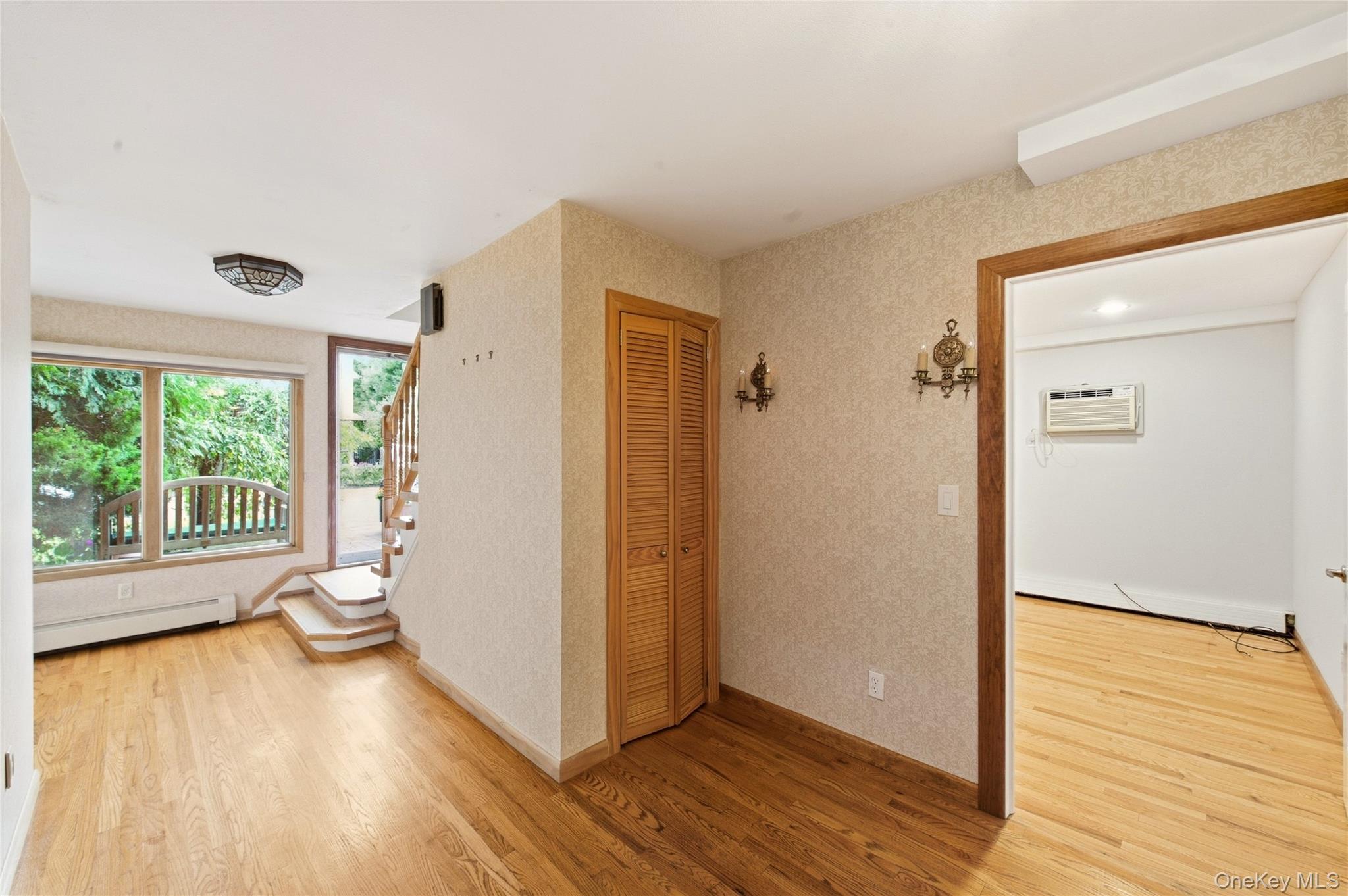 2554 Linden Lane Property Photo 4