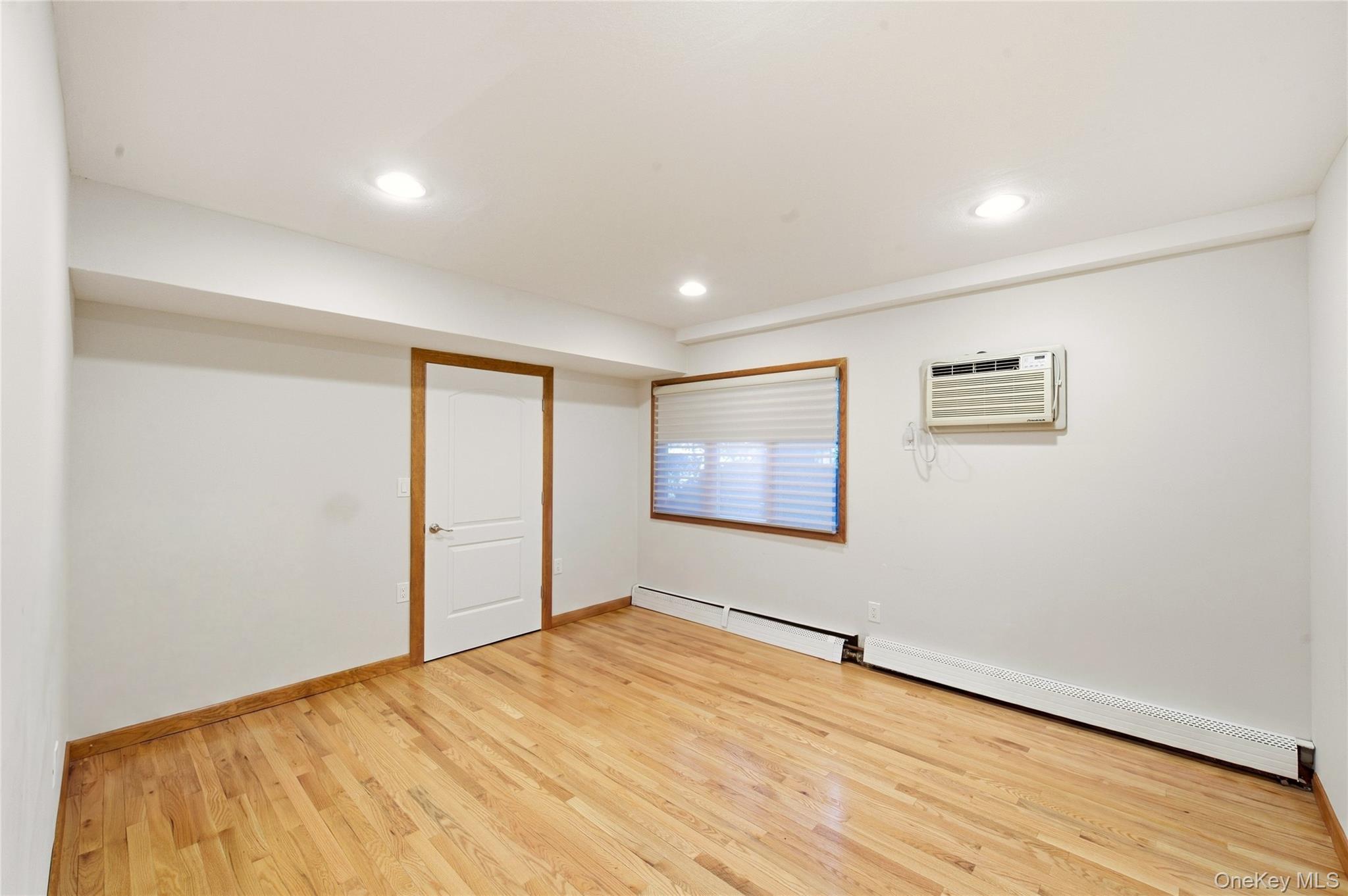 2554 Linden Lane Property Photo 6