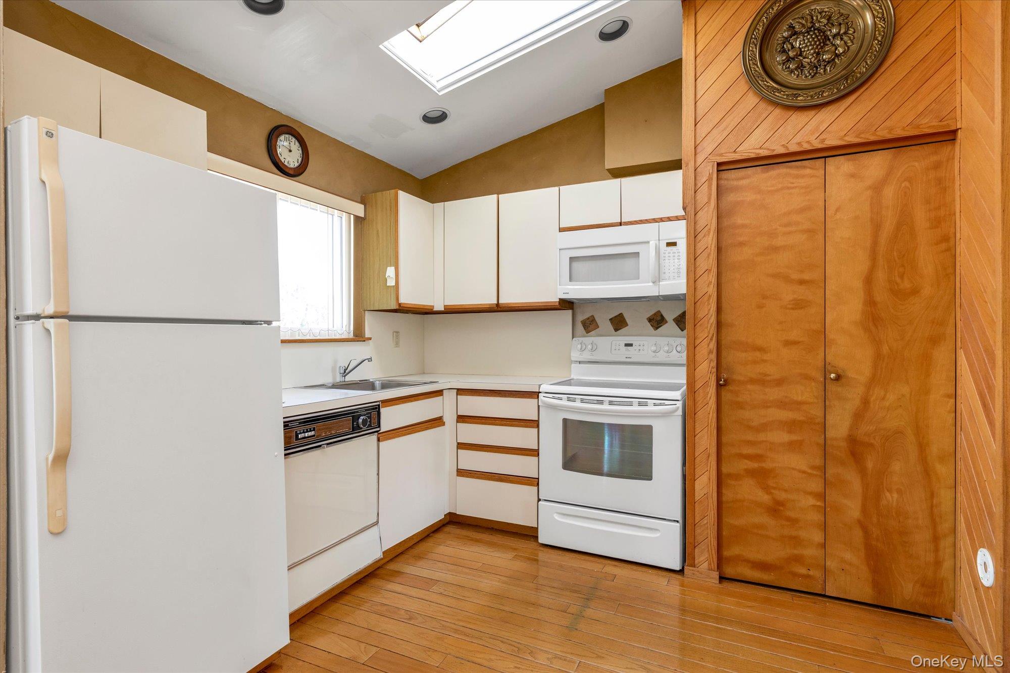 1 Anchorage 1208 Property Photo 3