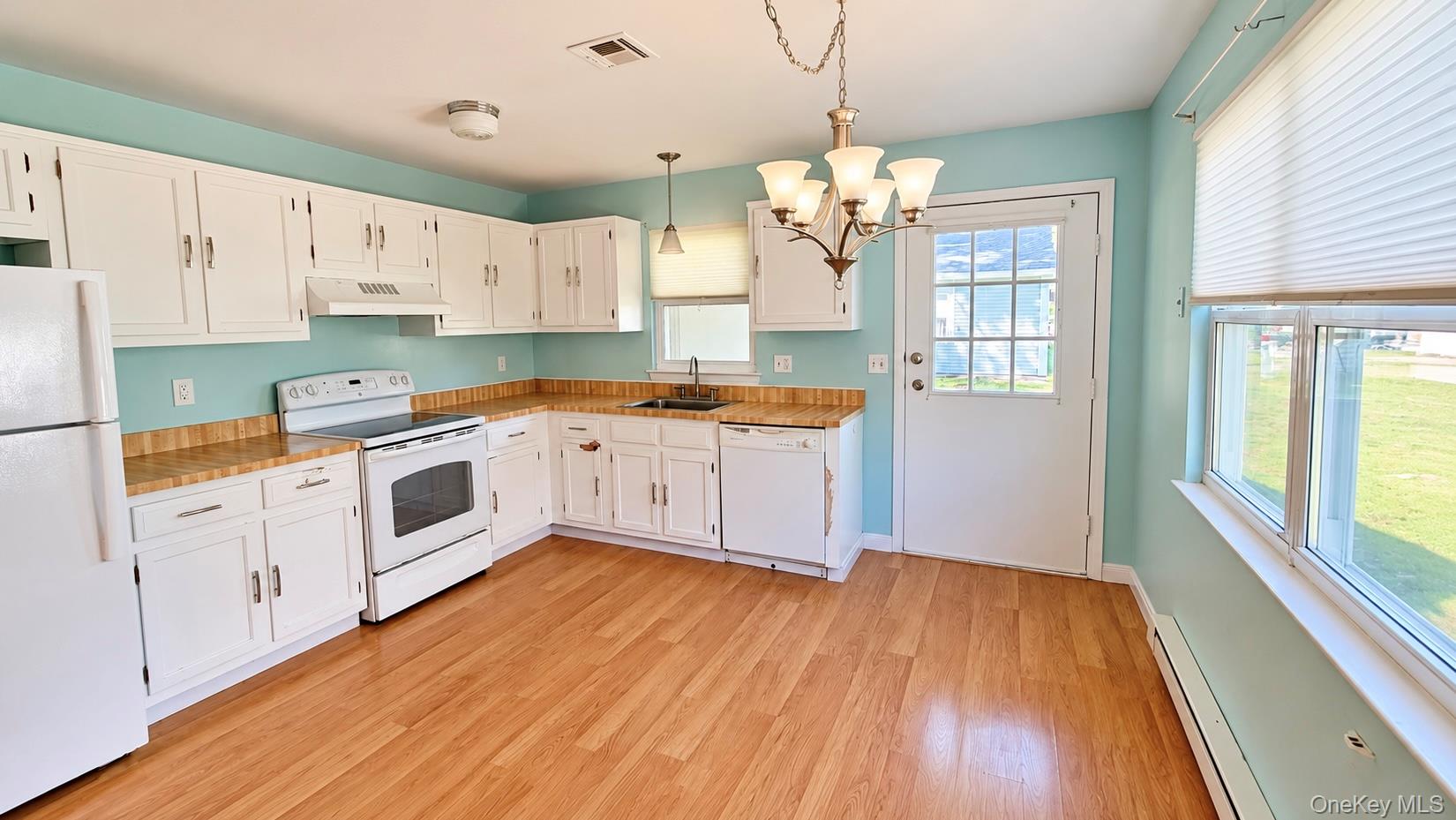 346 Edinburgh Drive Property Photo 4