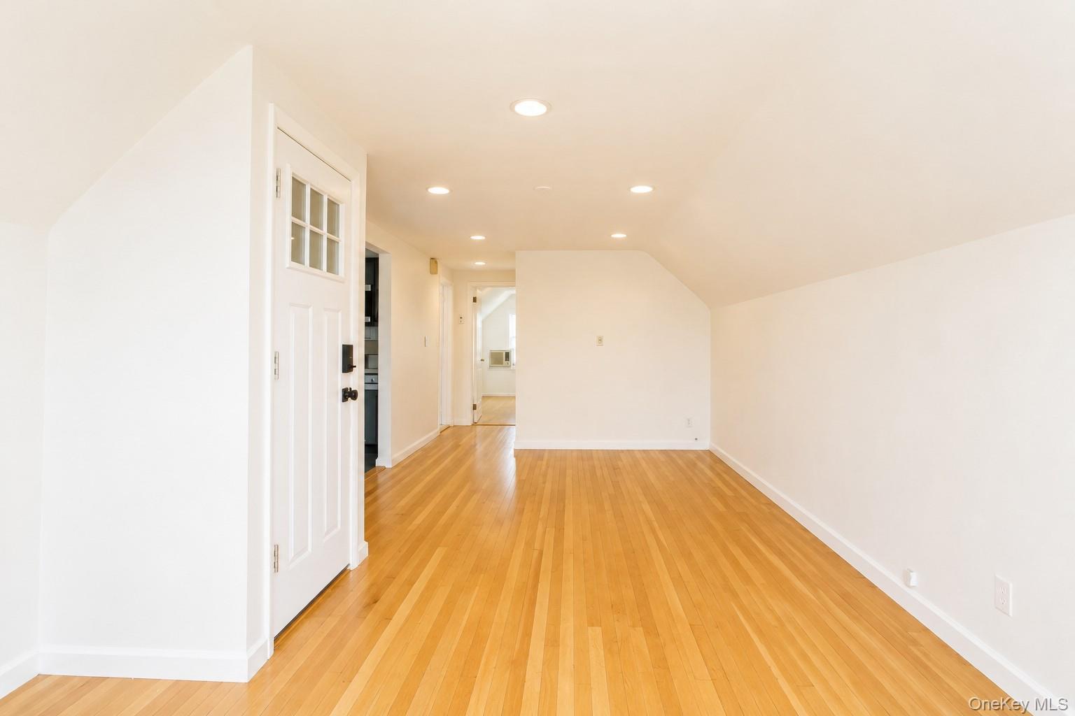 545 E Park Avenue Property Photo 3