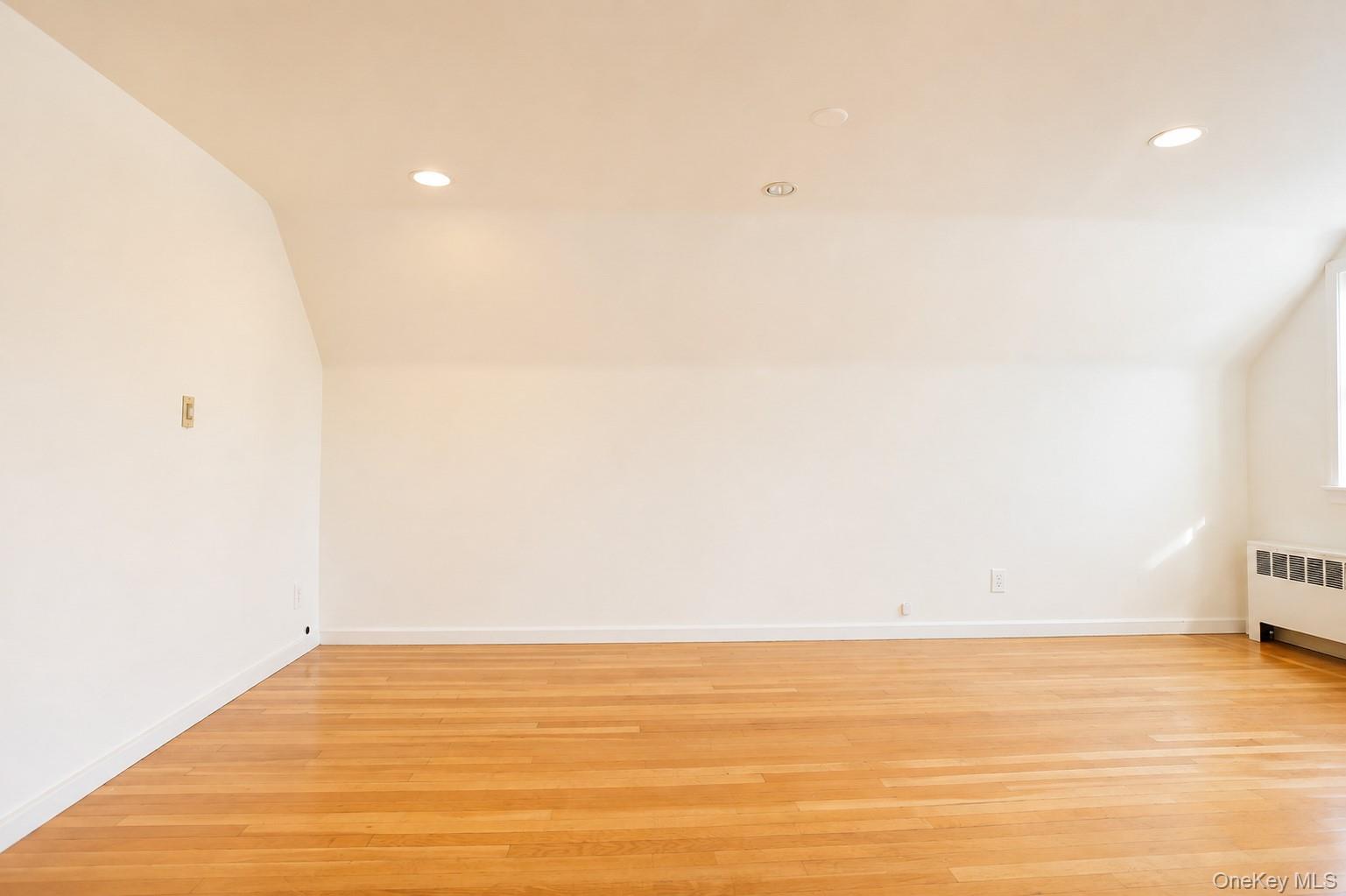 545 E Park Avenue Property Photo 6