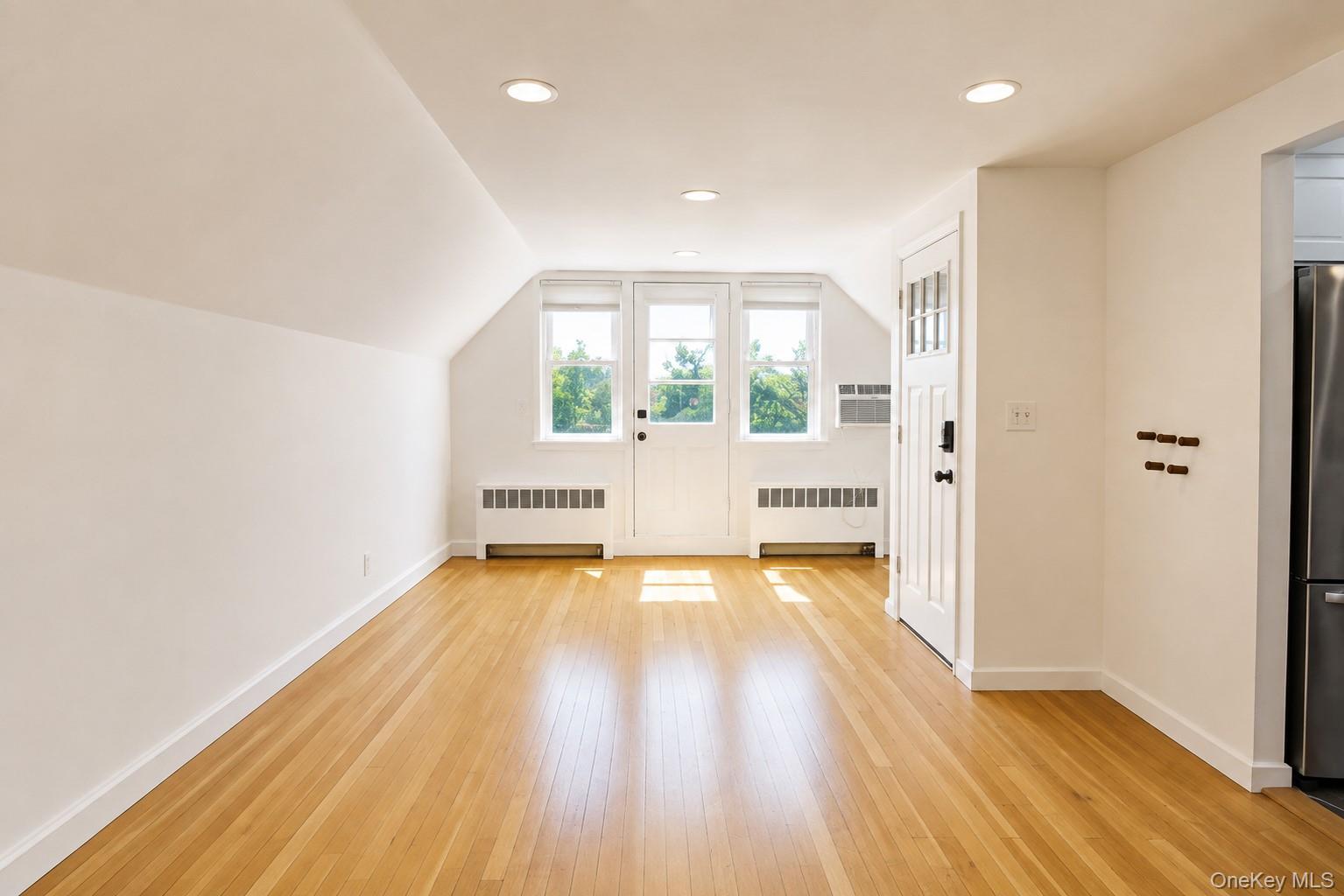 545 E Park Avenue Property Photo 8