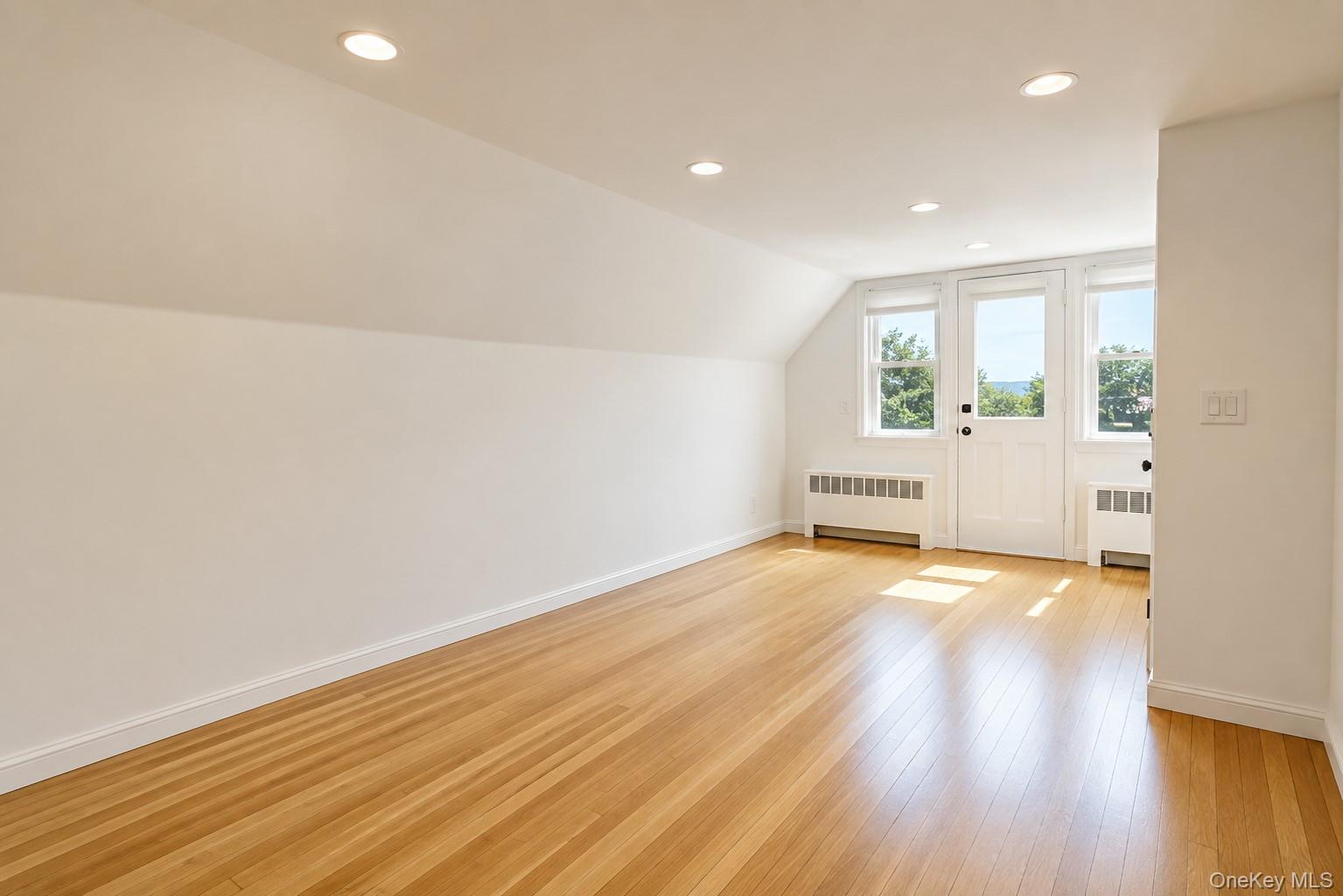 545 E Park Avenue Property Photo 9