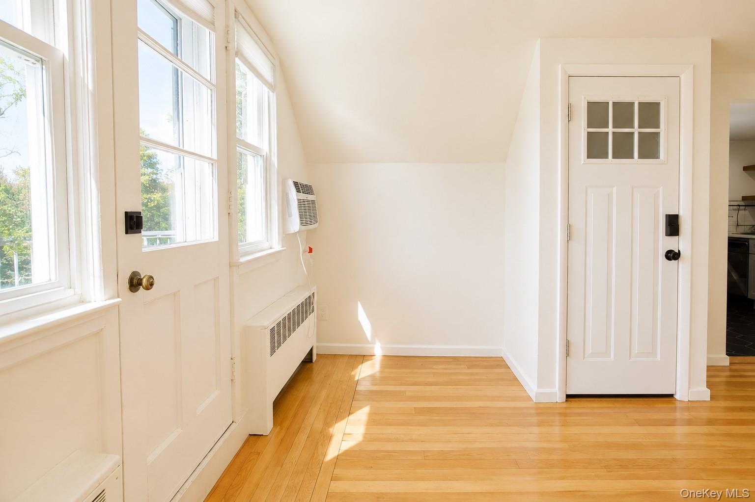 545 E Park Avenue Property Photo 11