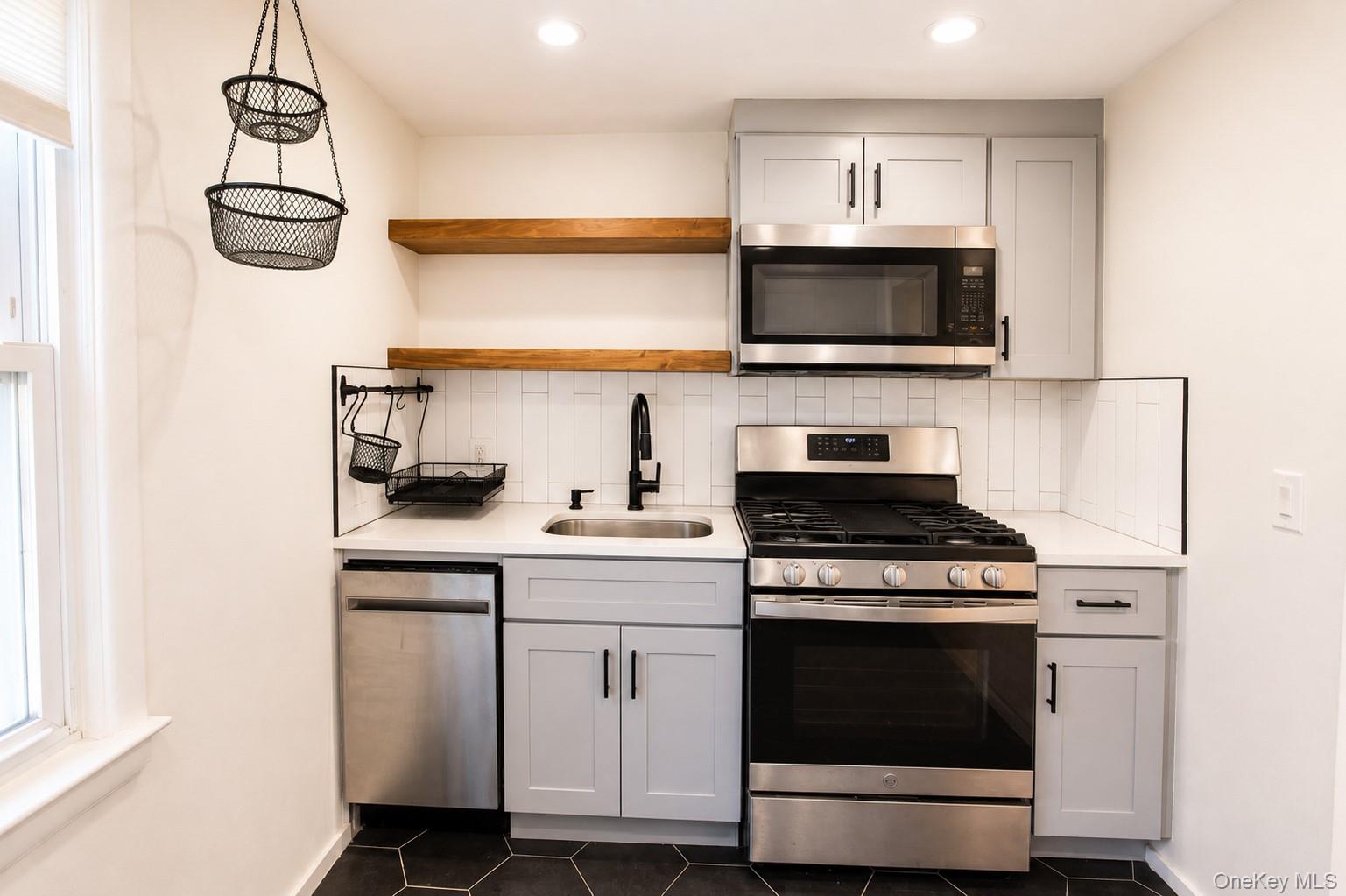 545 E Park Avenue Property Photo 13
