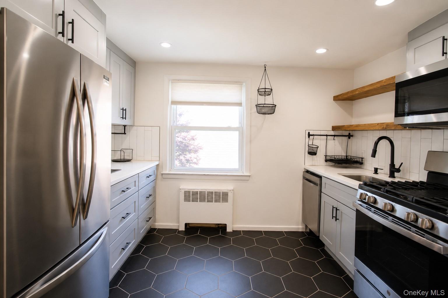 545 E Park Avenue Property Photo 14