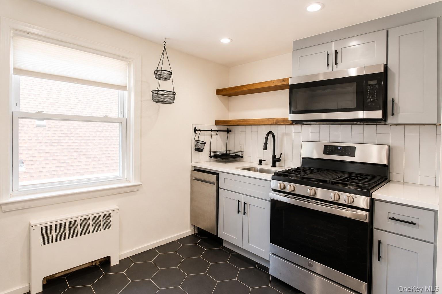 545 E Park Avenue Property Photo 16