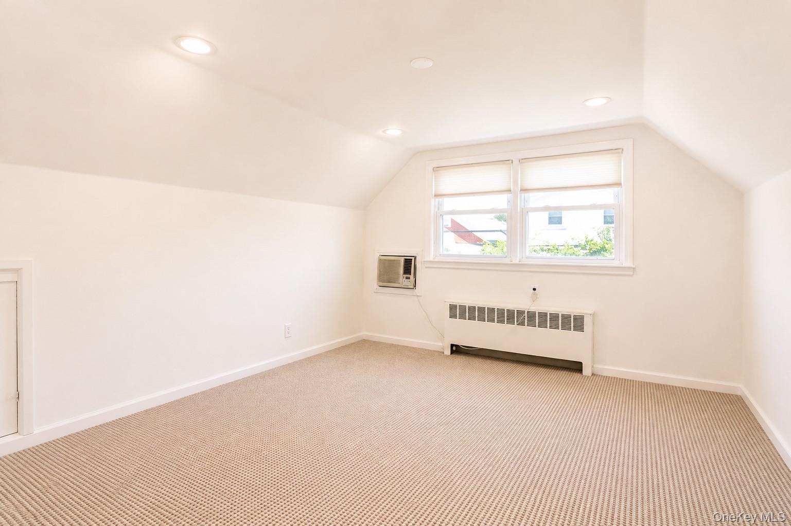 545 E Park Avenue Property Photo 19