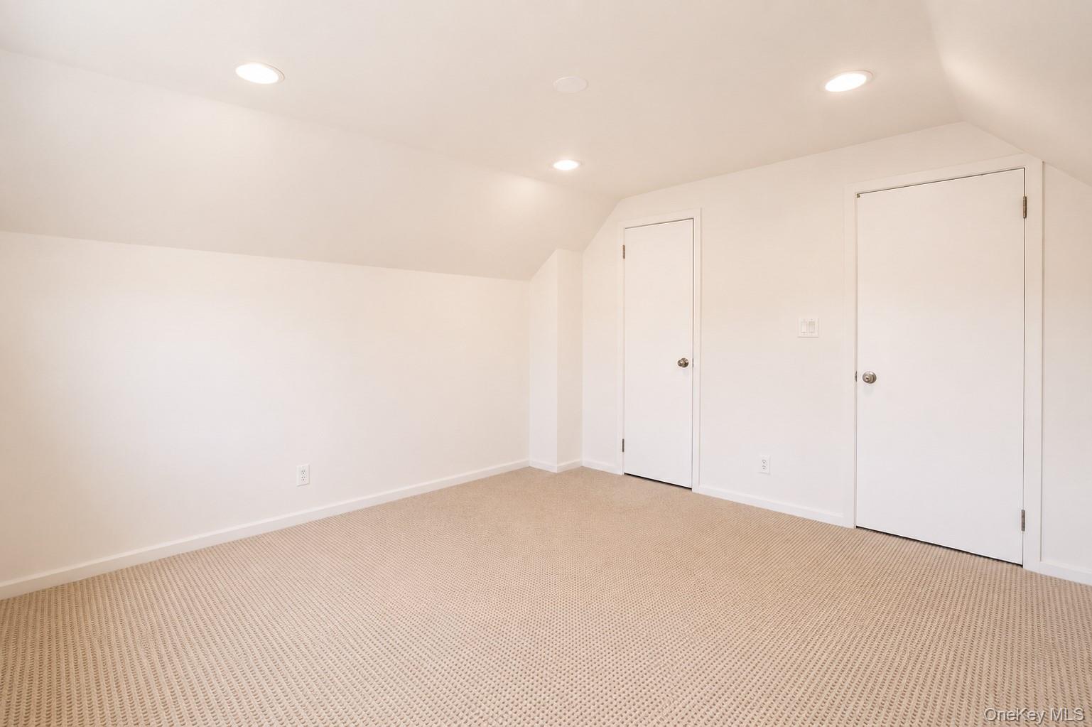 545 E Park Avenue Property Photo 20