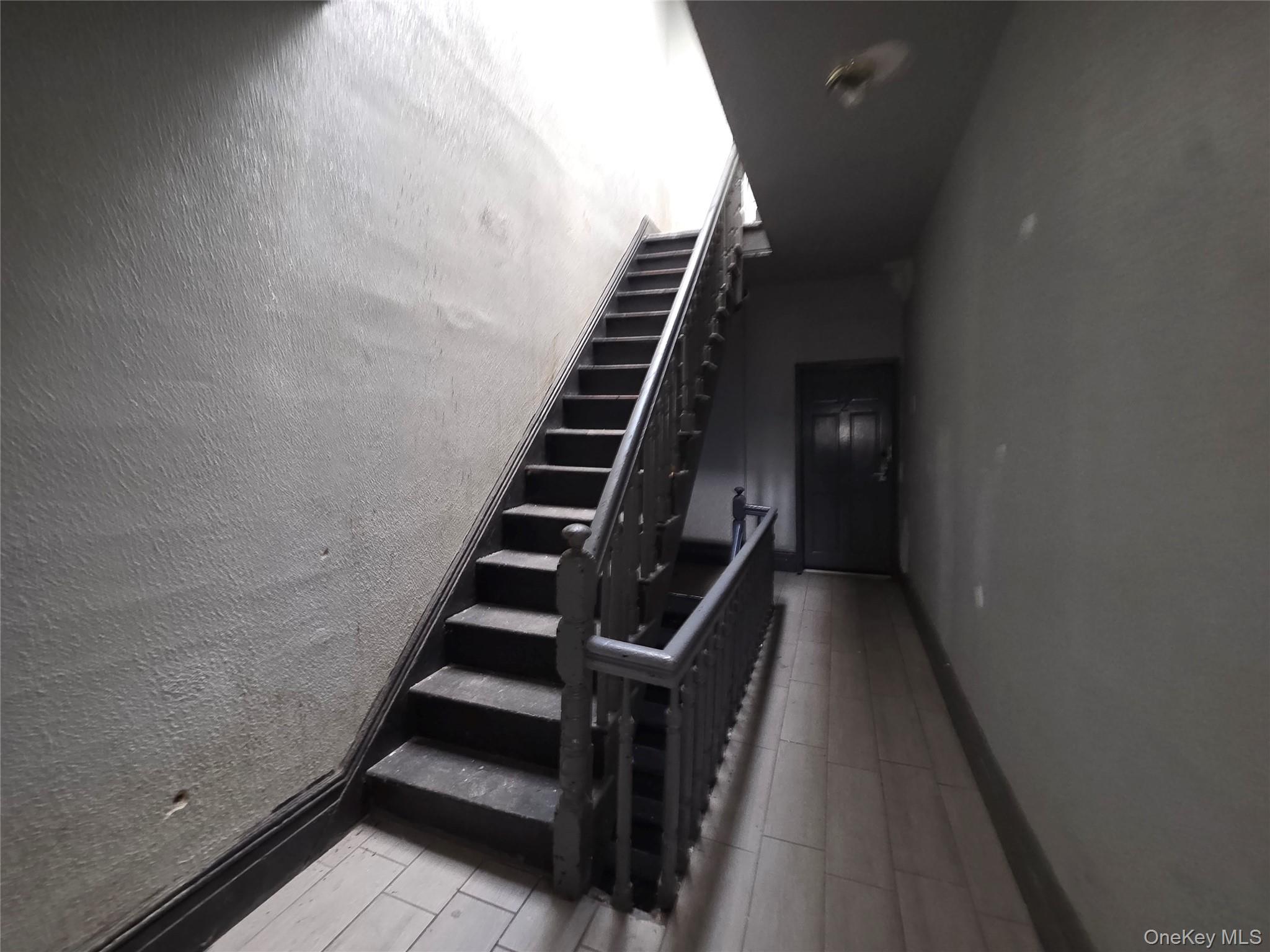 2141 Washington Avenue Property Photo 9