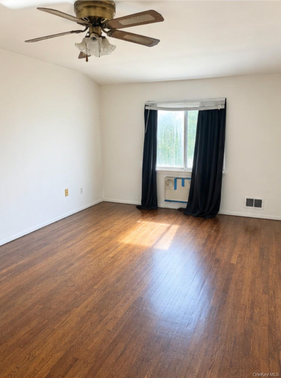 886 Rensselaer Avenue Property Photo 3