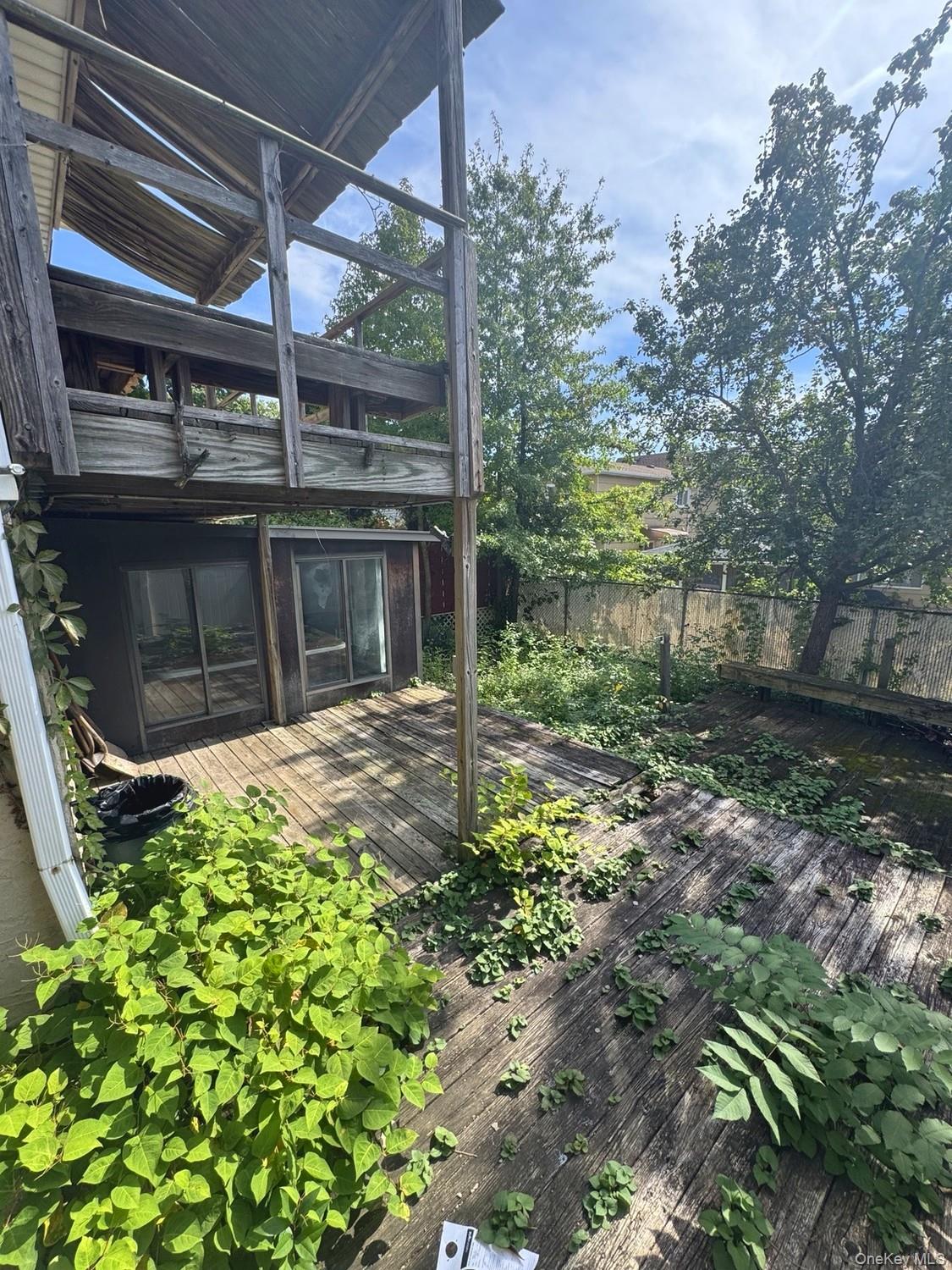 886 Rensselaer Avenue Property Photo 7