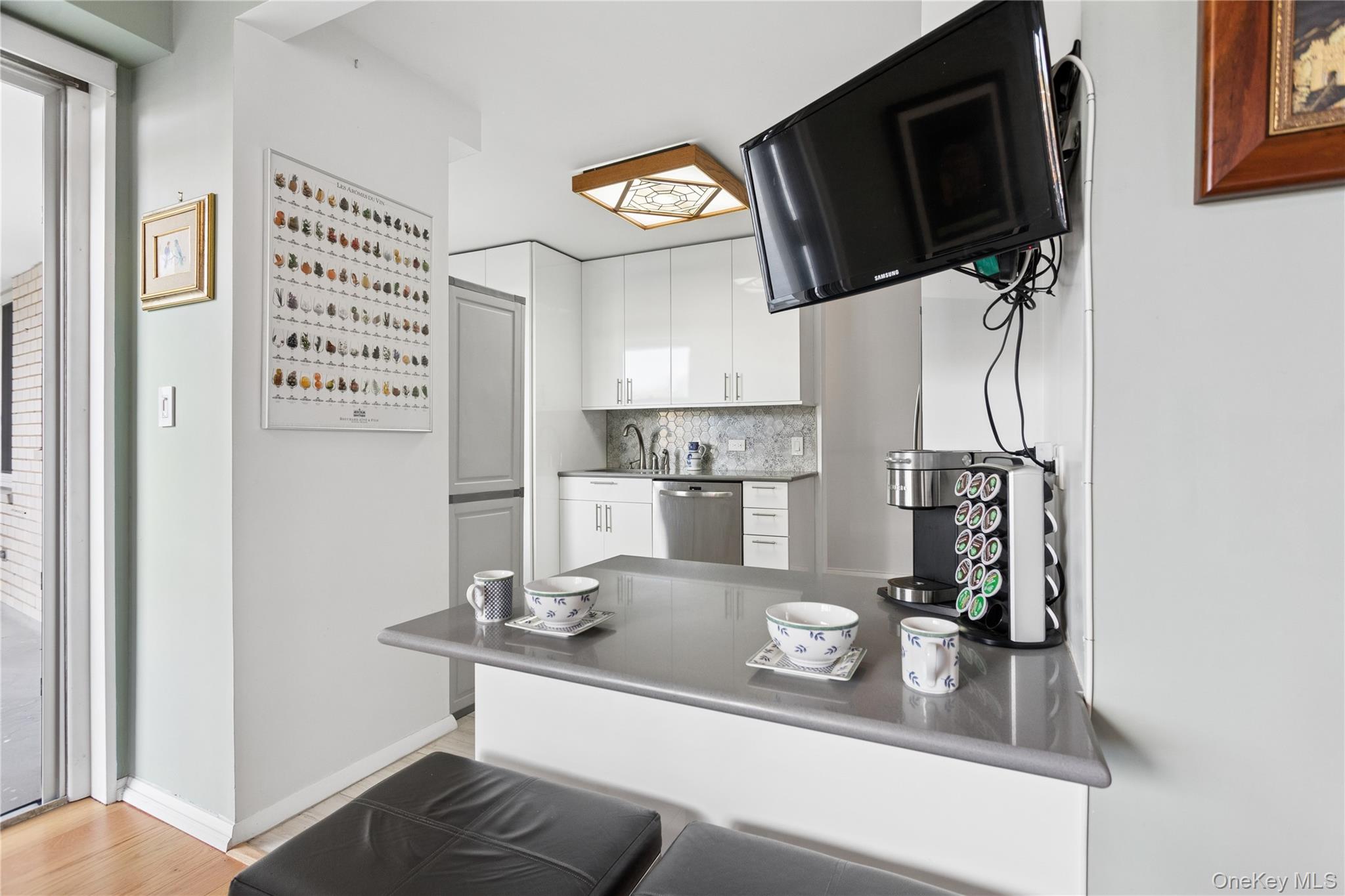 3333 Henry Hudson Parkway 2a Property Photo 6