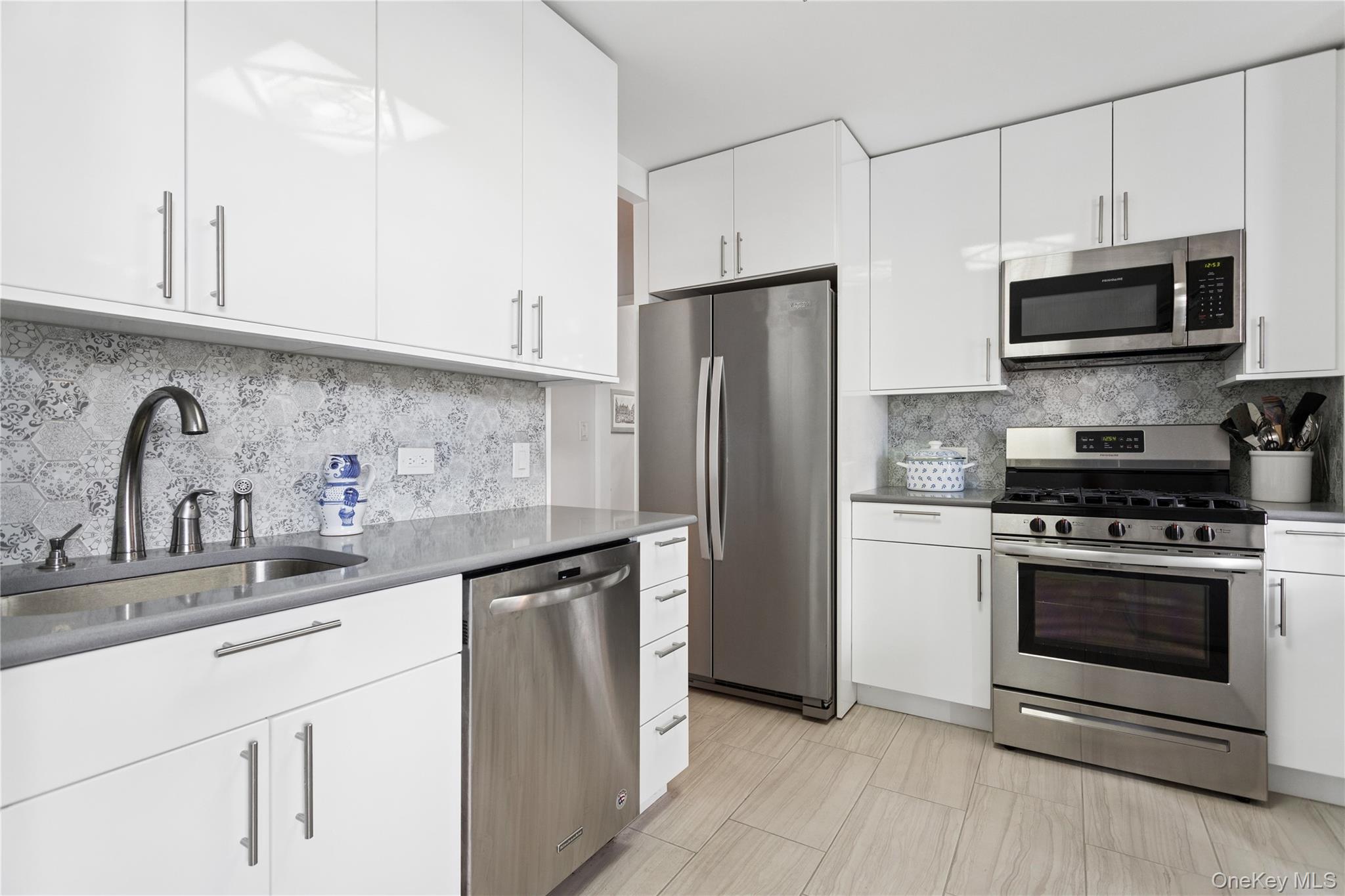 3333 Henry Hudson Parkway 2a Property Photo 7