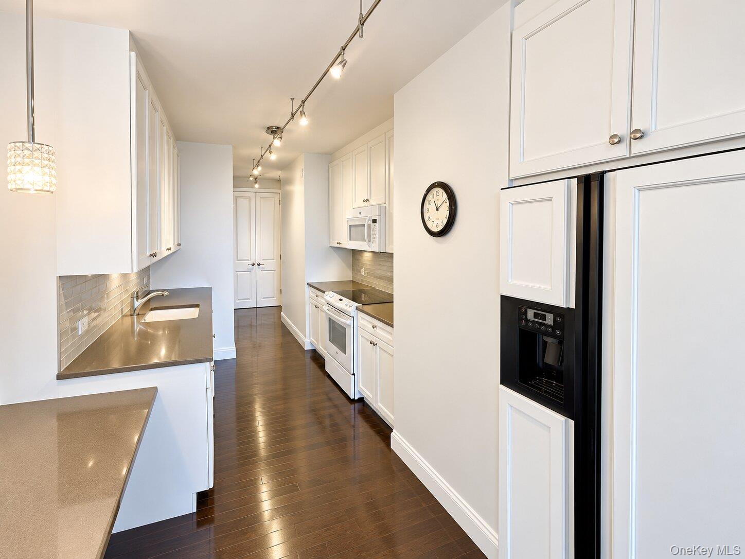 27010 Grand Central Parkway 28h Property Photo 8