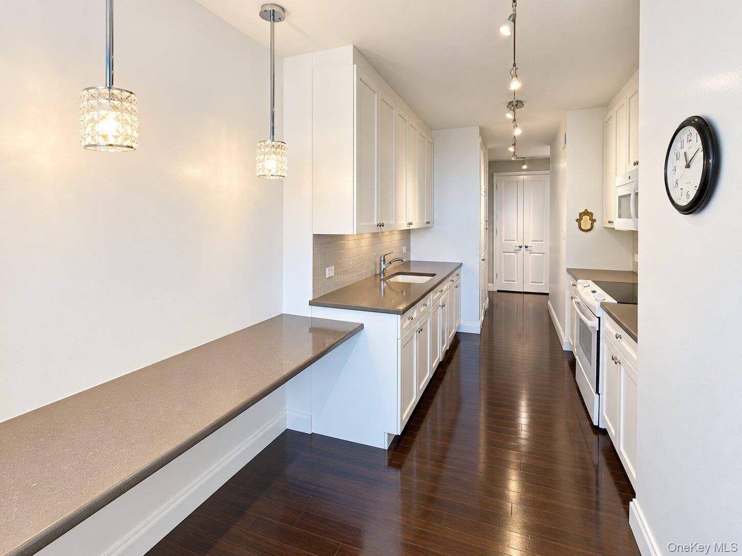 27010 Grand Central Parkway 28h Property Photo 9