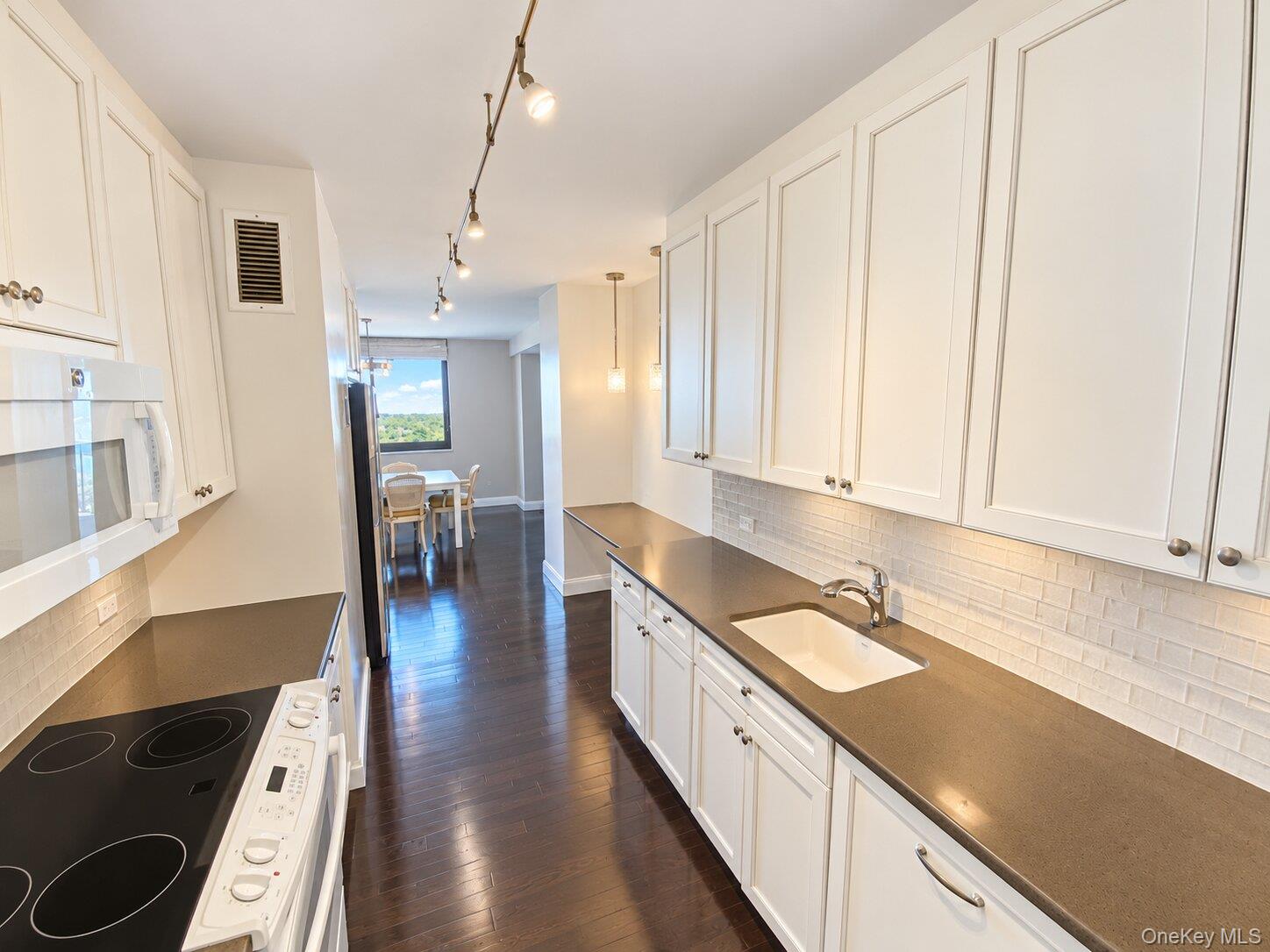 27010 Grand Central Parkway 28h Property Photo 10