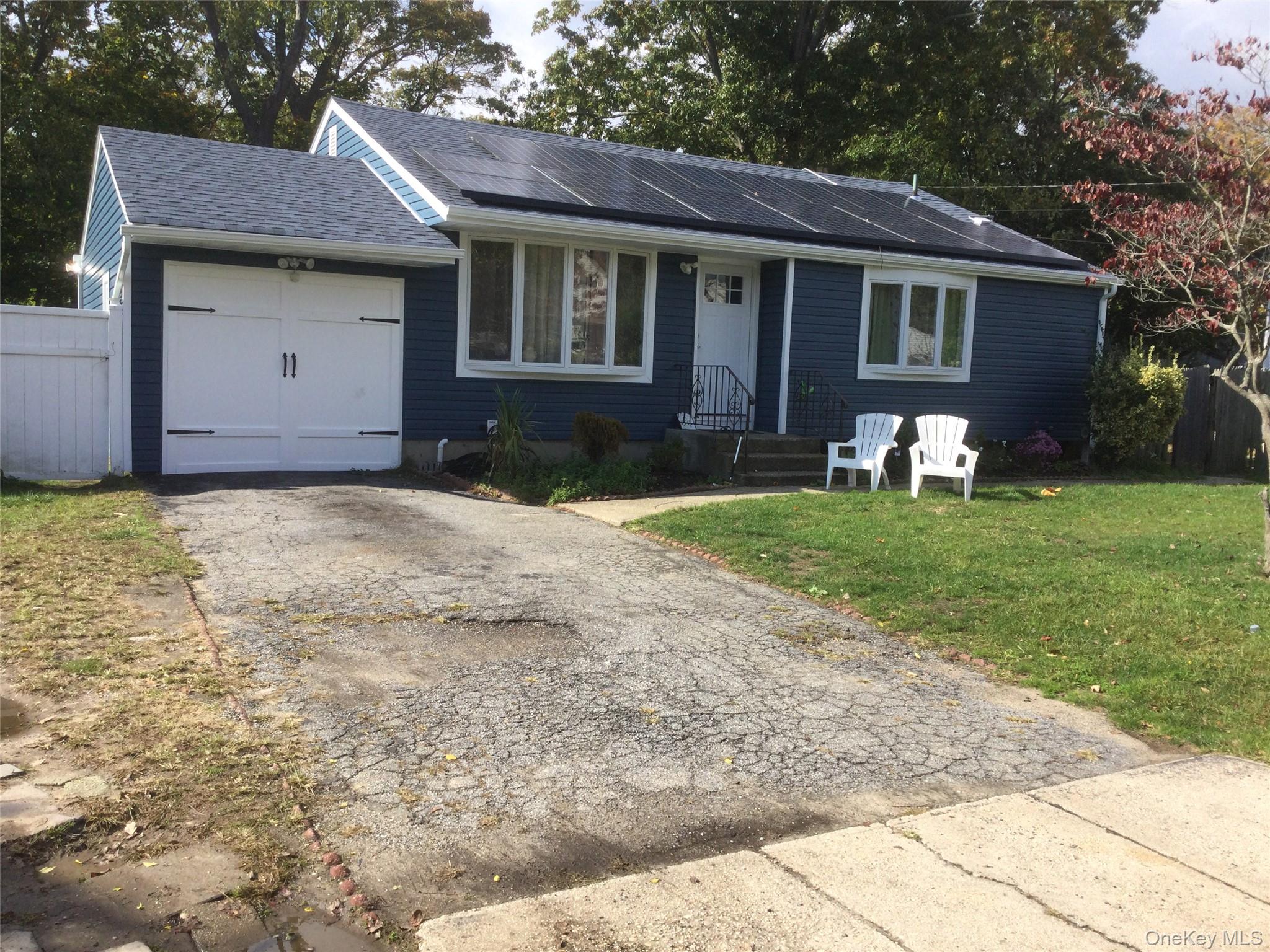 438 Mayflower Avenue Property Photo 1
