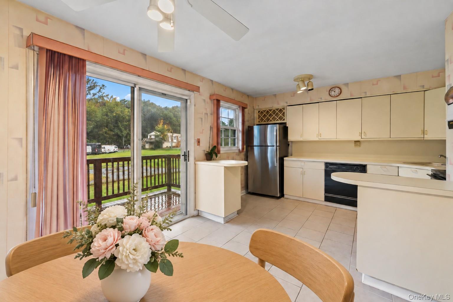 44 Gladys Drive Property Photo 12
