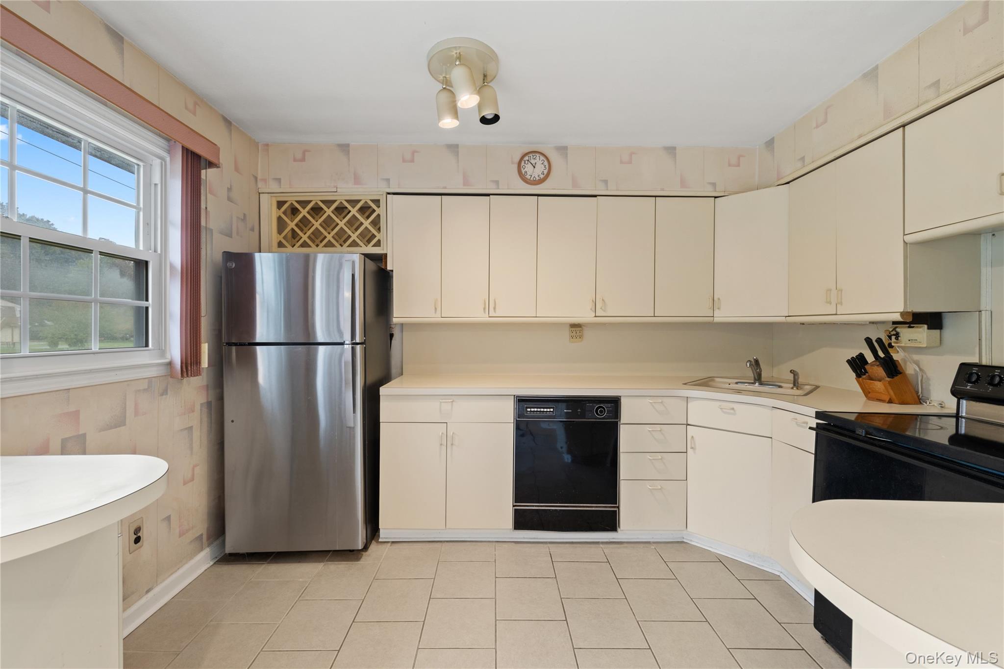 44 Gladys Drive Property Photo 13