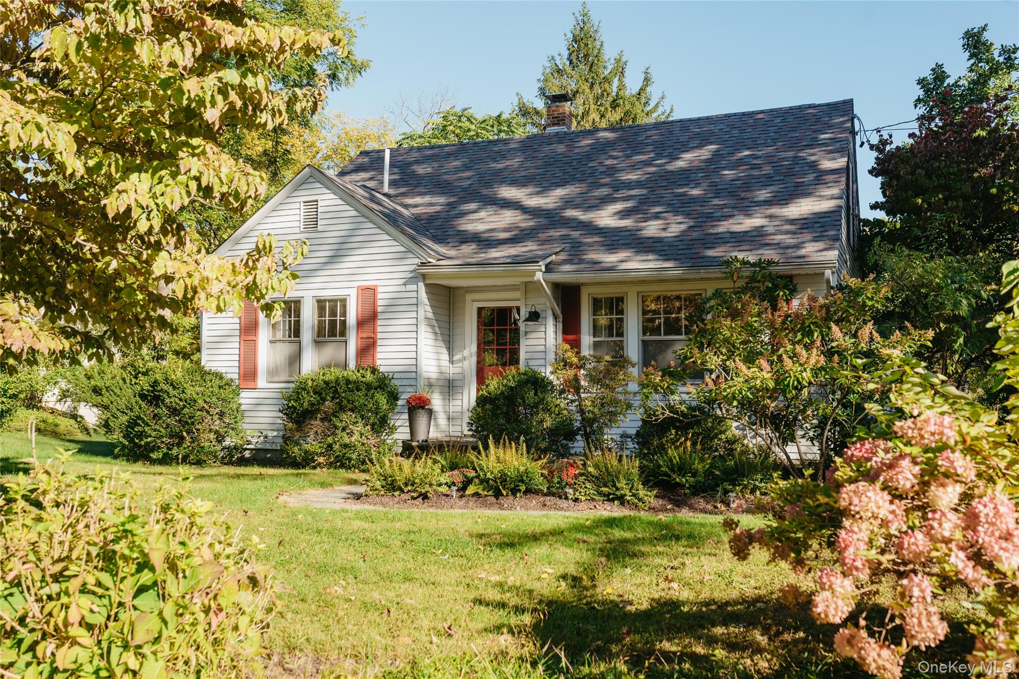 1040 Creek Locks Road Property Photo 2