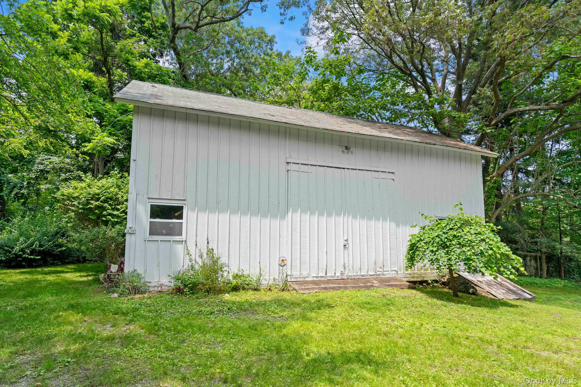 383 W Neck Road Property Photo 24
