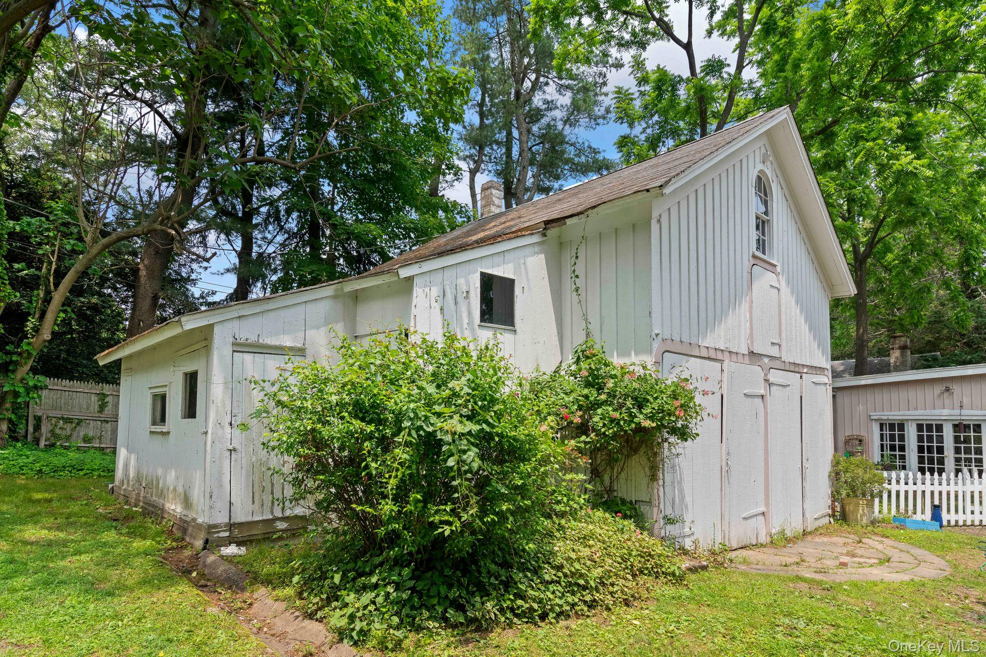 383 W Neck Road Property Photo 30