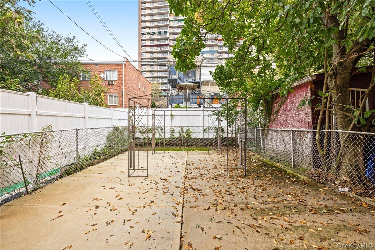 703 Autumn Avenue Property Photo 26