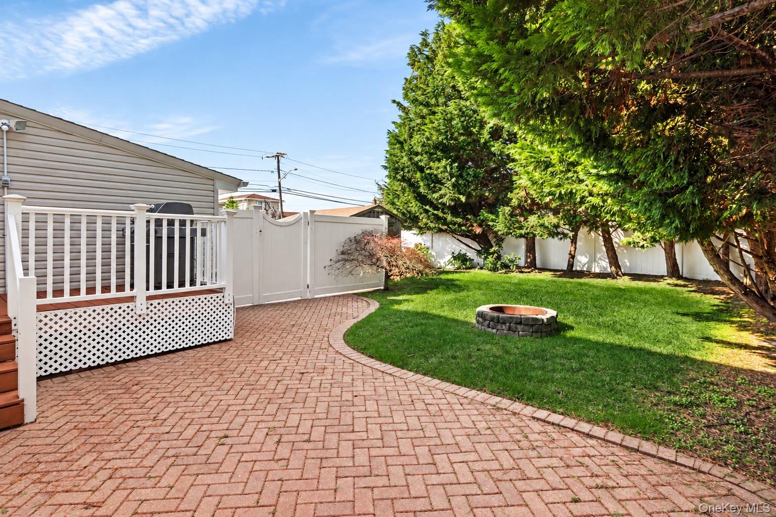 200 Forest Avenue Property Photo 6