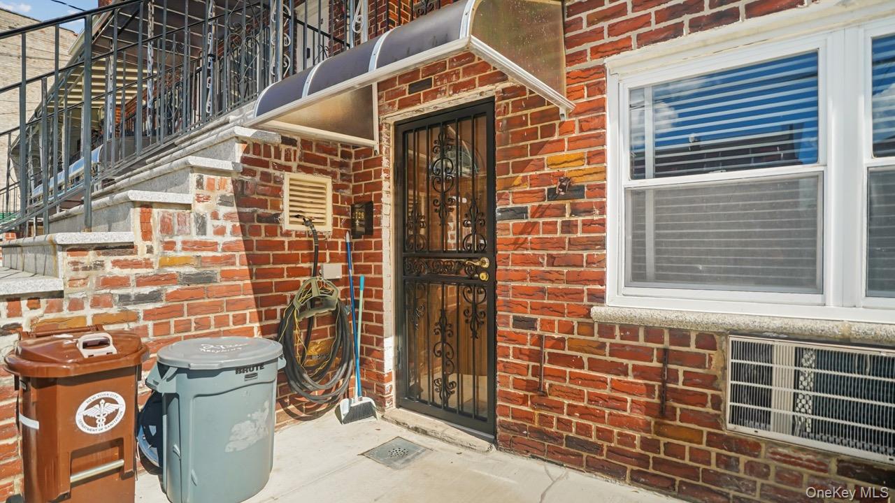 2726 Hone Avenue Property Photo 7