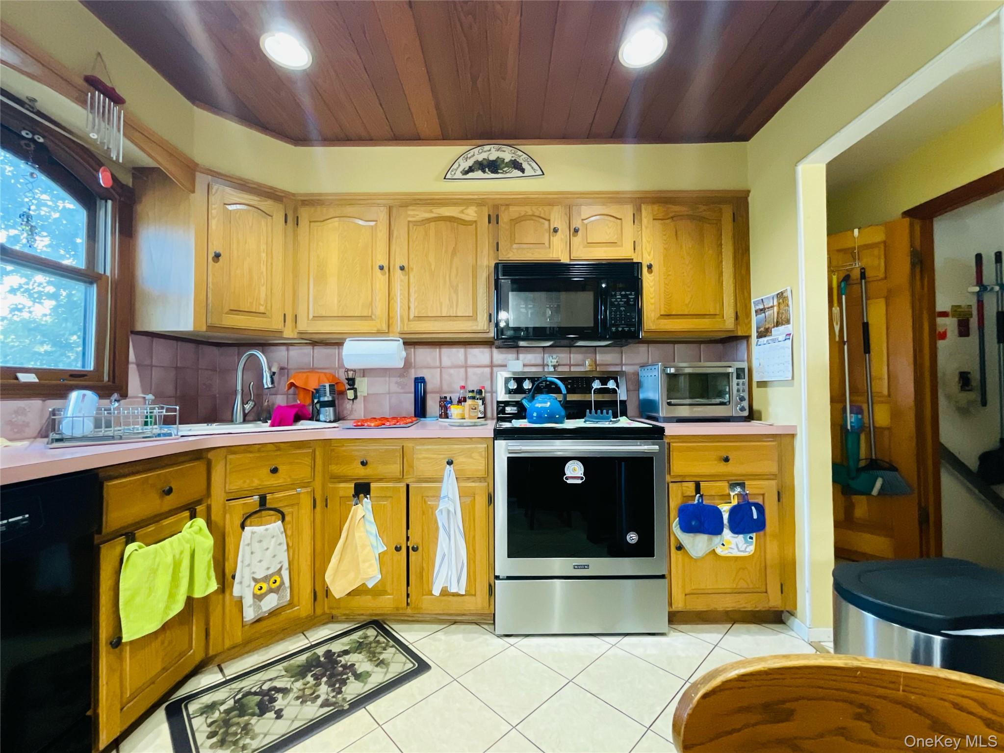 2306 Fowler Street Property Photo 4