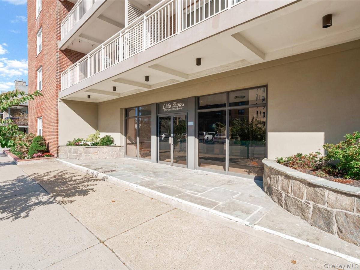 855 E Broadway 6h Property Photo 1