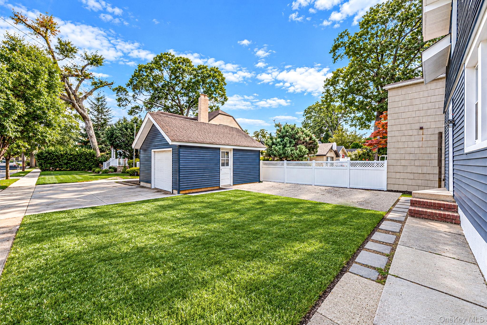 566 Stowe Avenue Property Photo 4