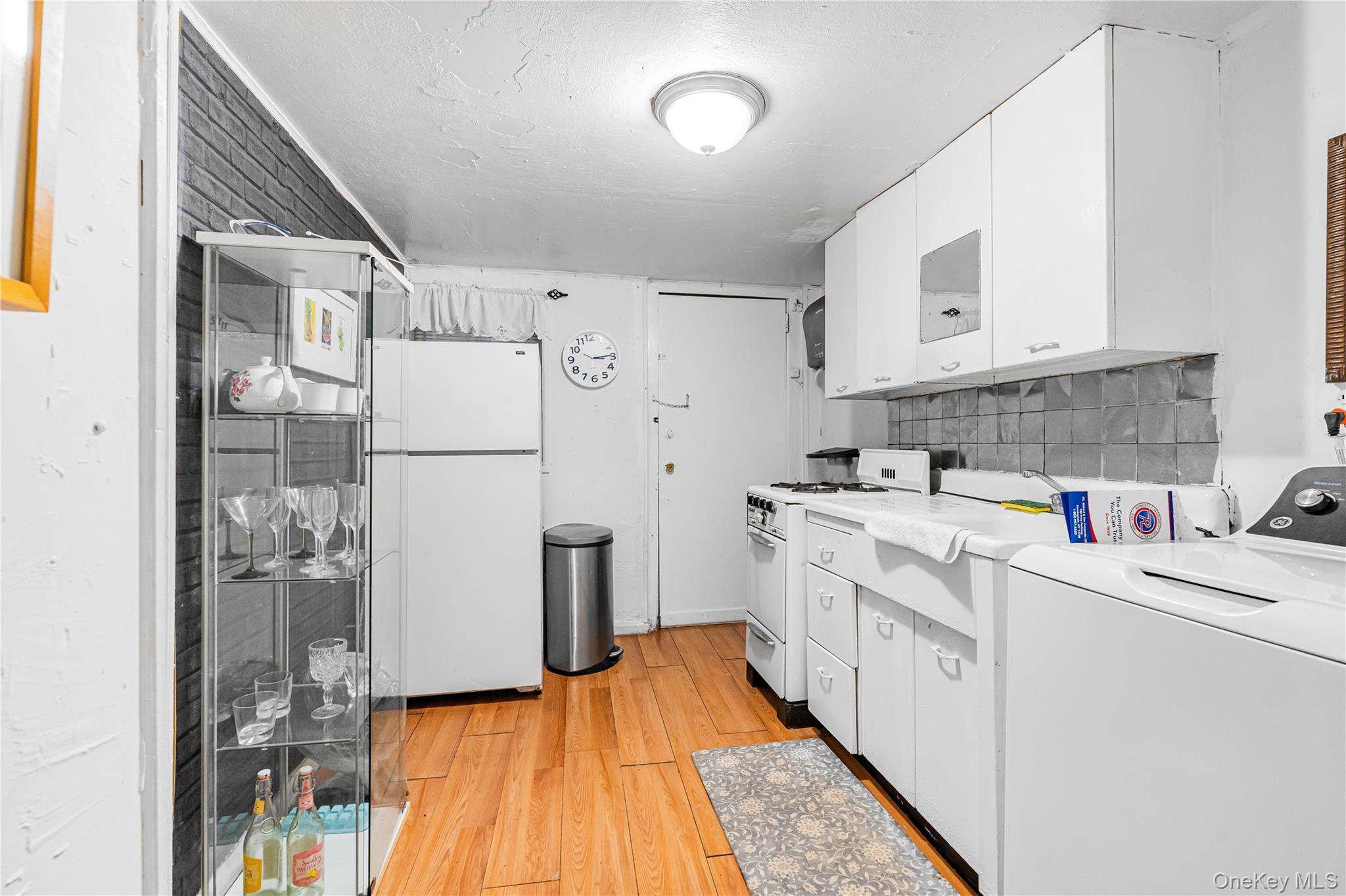 1110 E 213th Street Property Photo 4