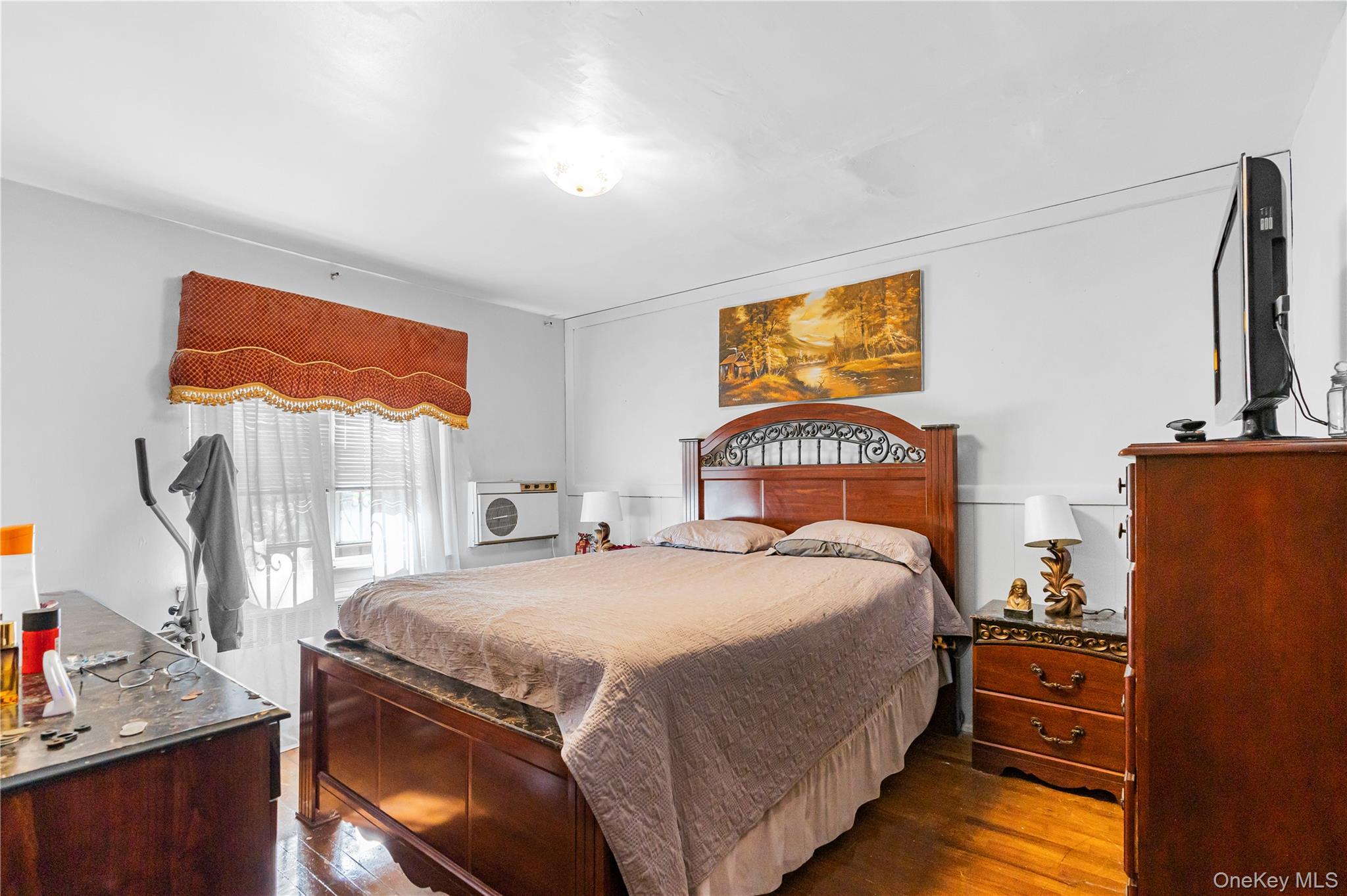 1110 E 213th Street Property Photo 8