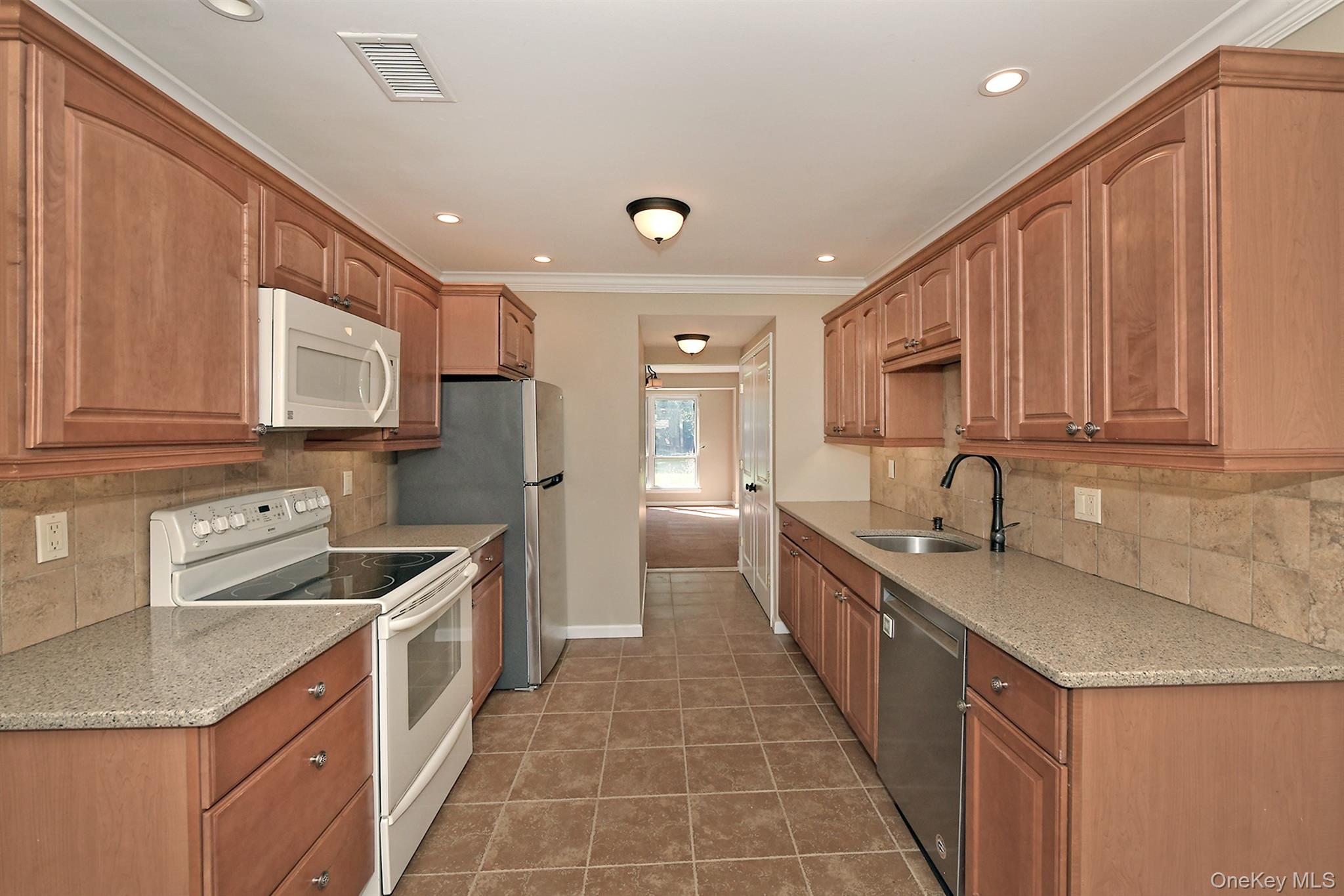 56 South Pond Lane Property Photo 8