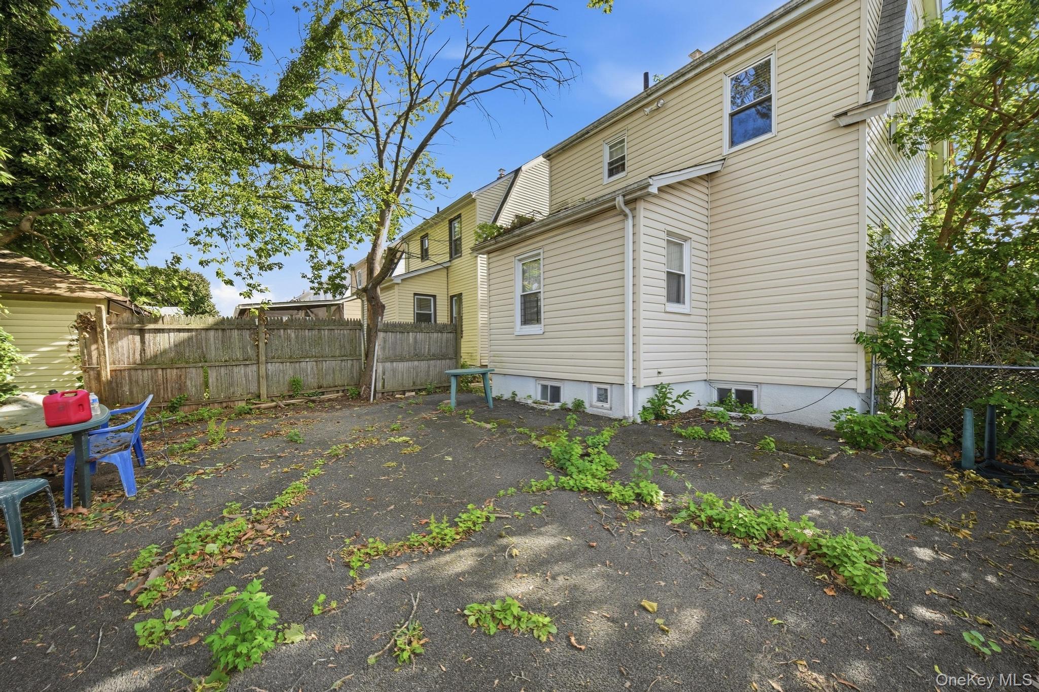 188-01 Mangin Avenue Property Photo 2