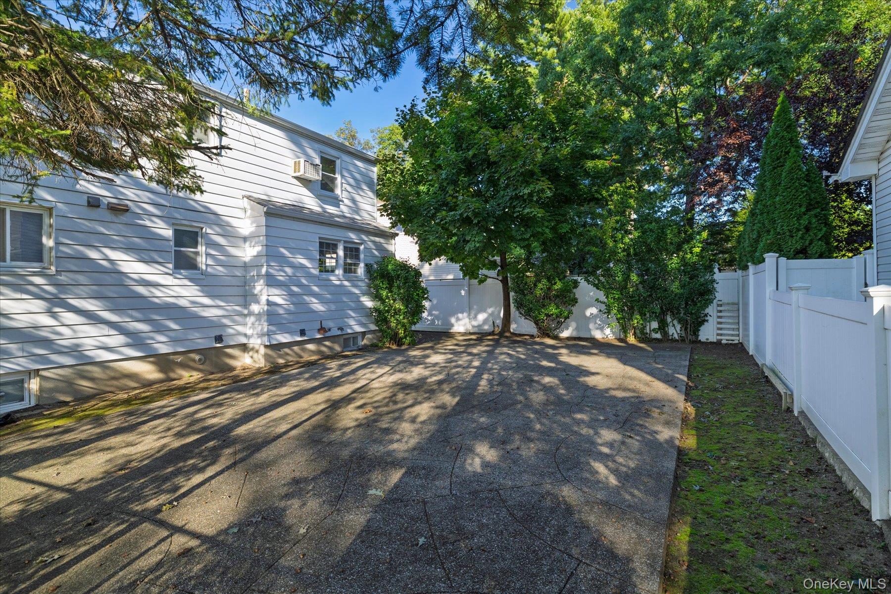 415 Whitehall Street Property Photo 23