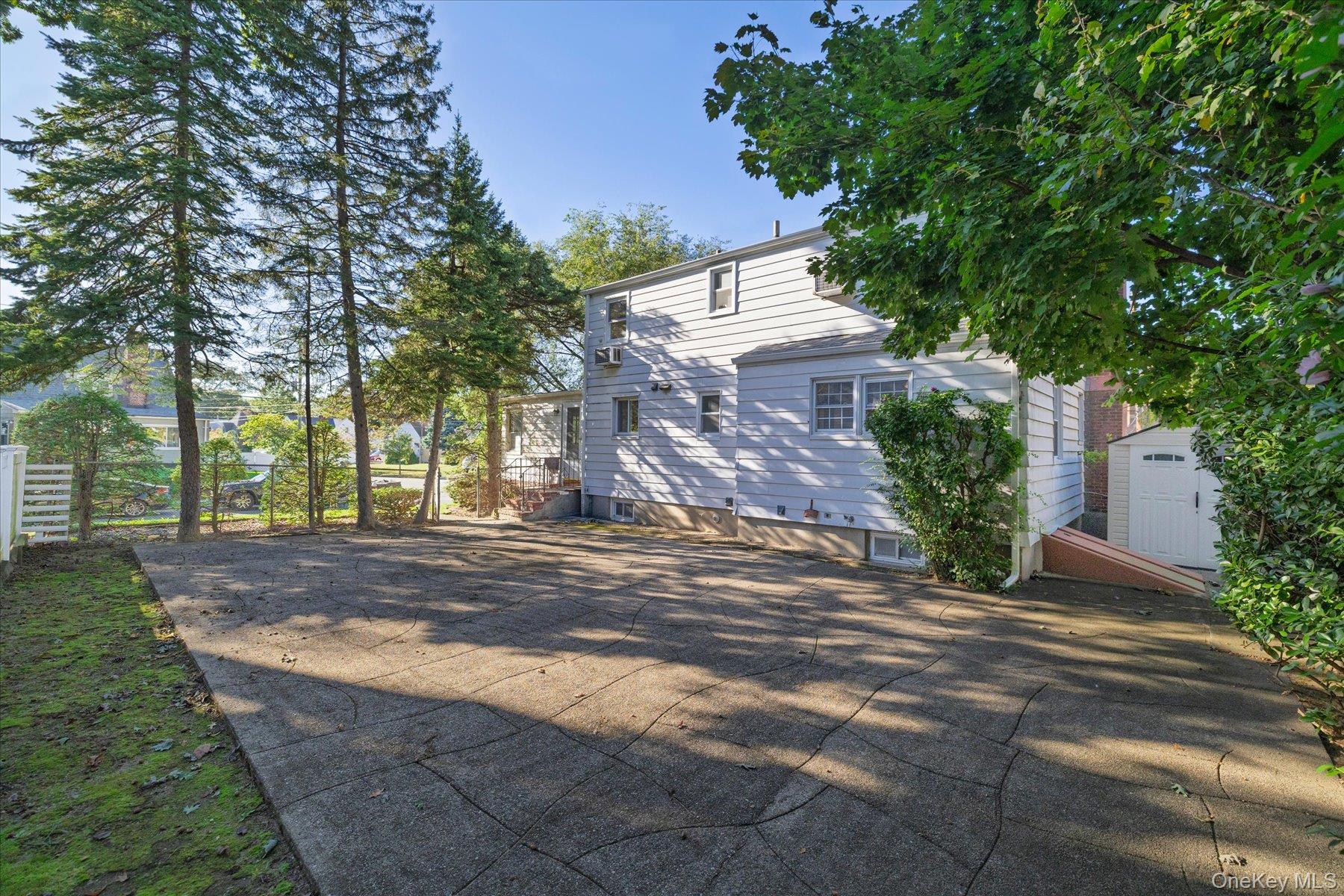 415 Whitehall Street Property Photo 24