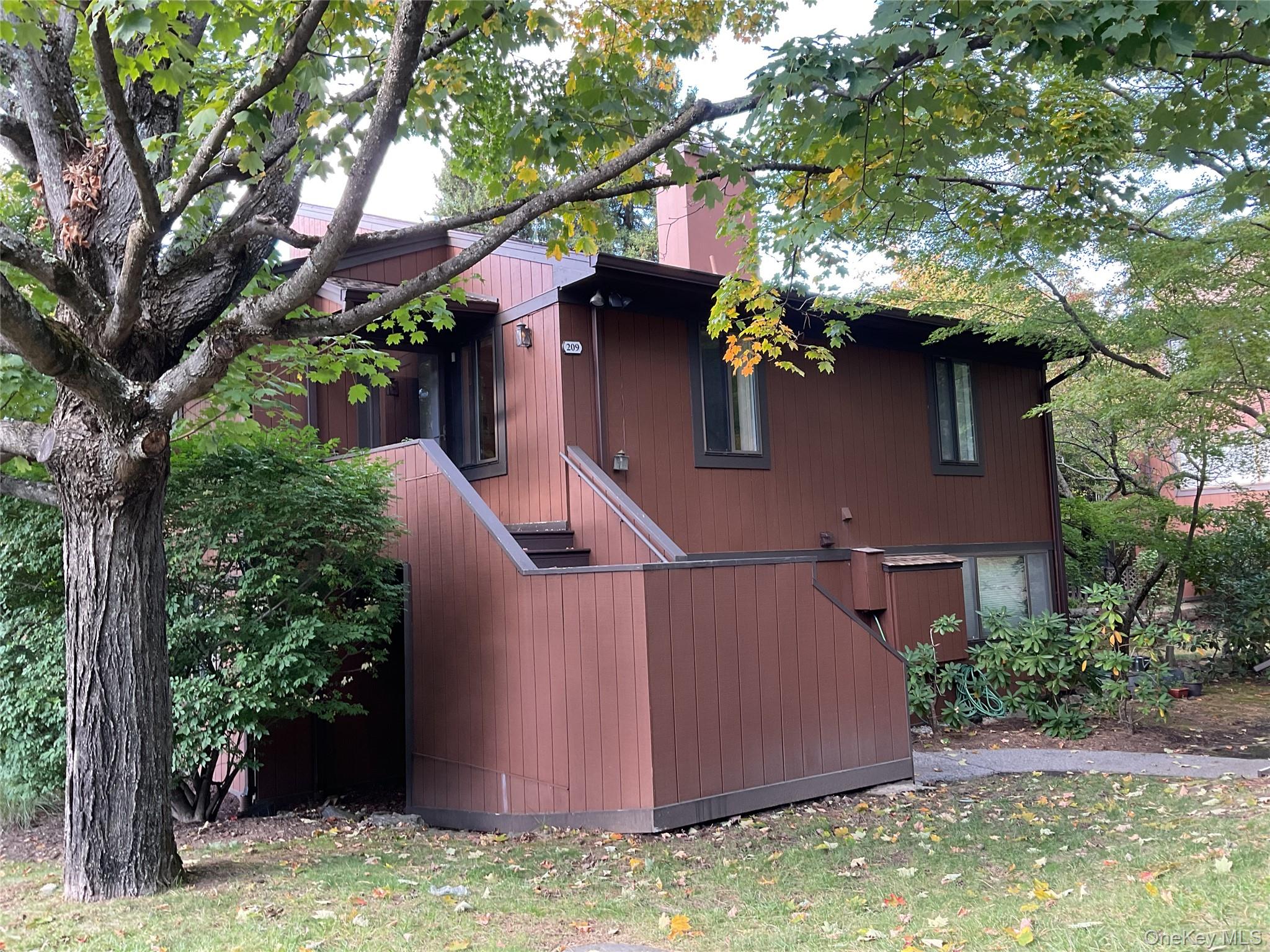 209 Martling Avenue Property Photo 1