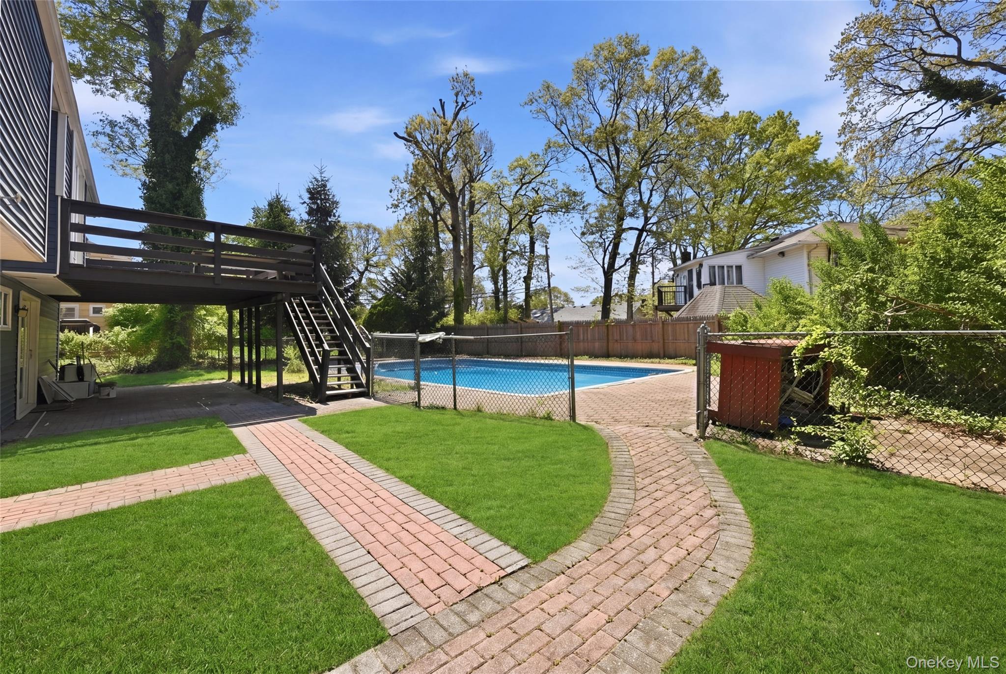 18 Park Drive Property Photo 4