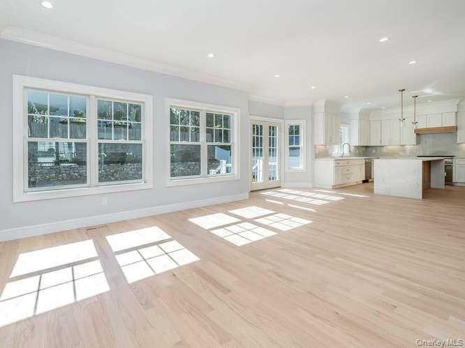 16 2nd Avenue Property Photo 10
