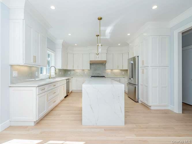 16 2nd Avenue Property Photo 13