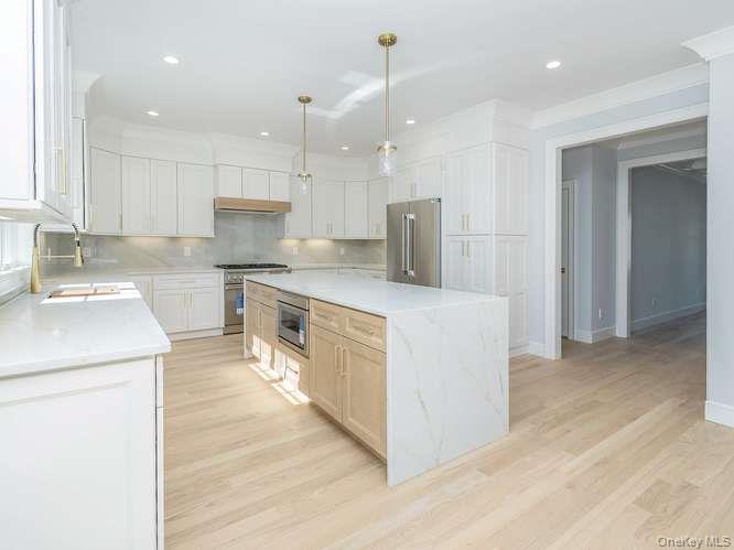 16 2nd Avenue Property Photo 15