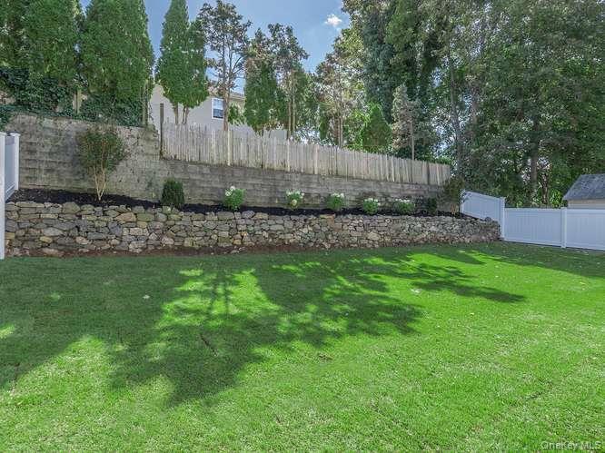16 2nd Avenue Property Photo 49
