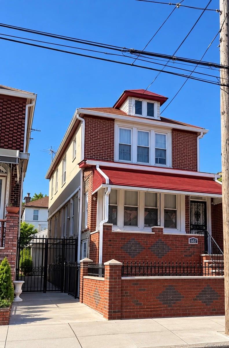 662 E 52nd Street Property Photo 1