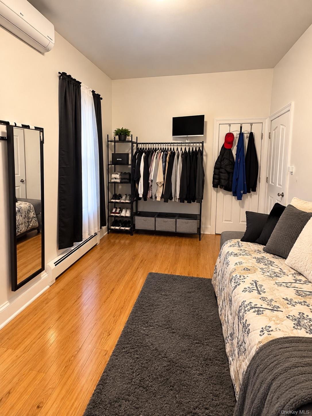 662 E 52nd Street Property Photo 6