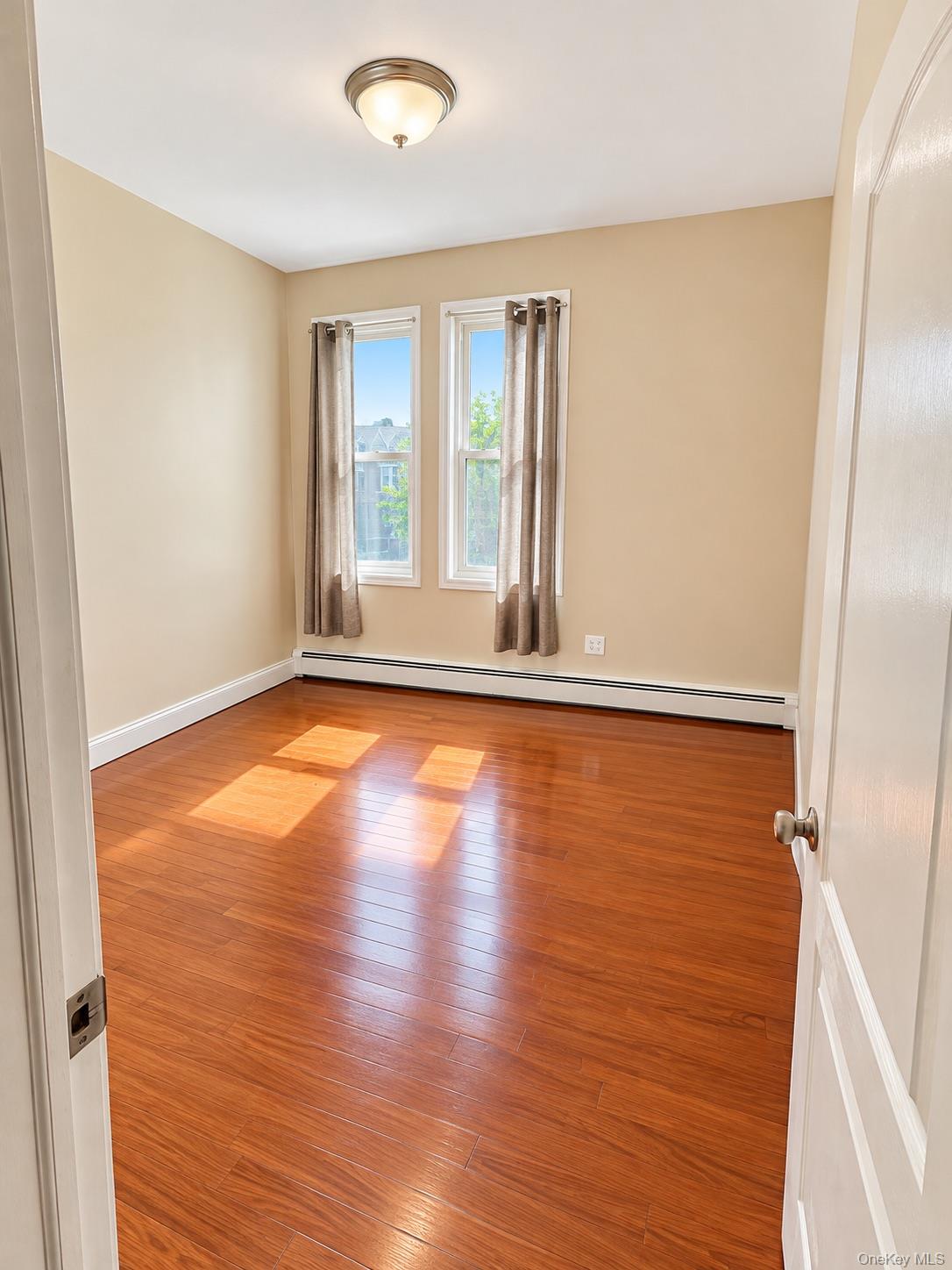 662 E 52nd Street Property Photo 12