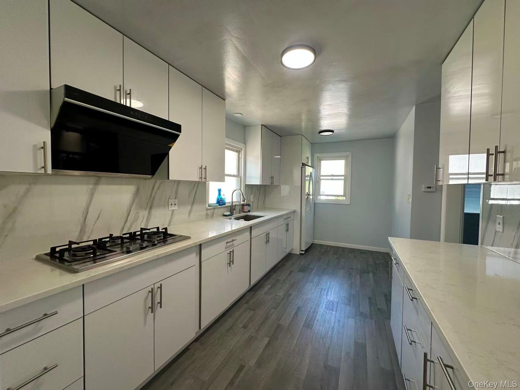 215 Mineola Avenue Property Photo 2